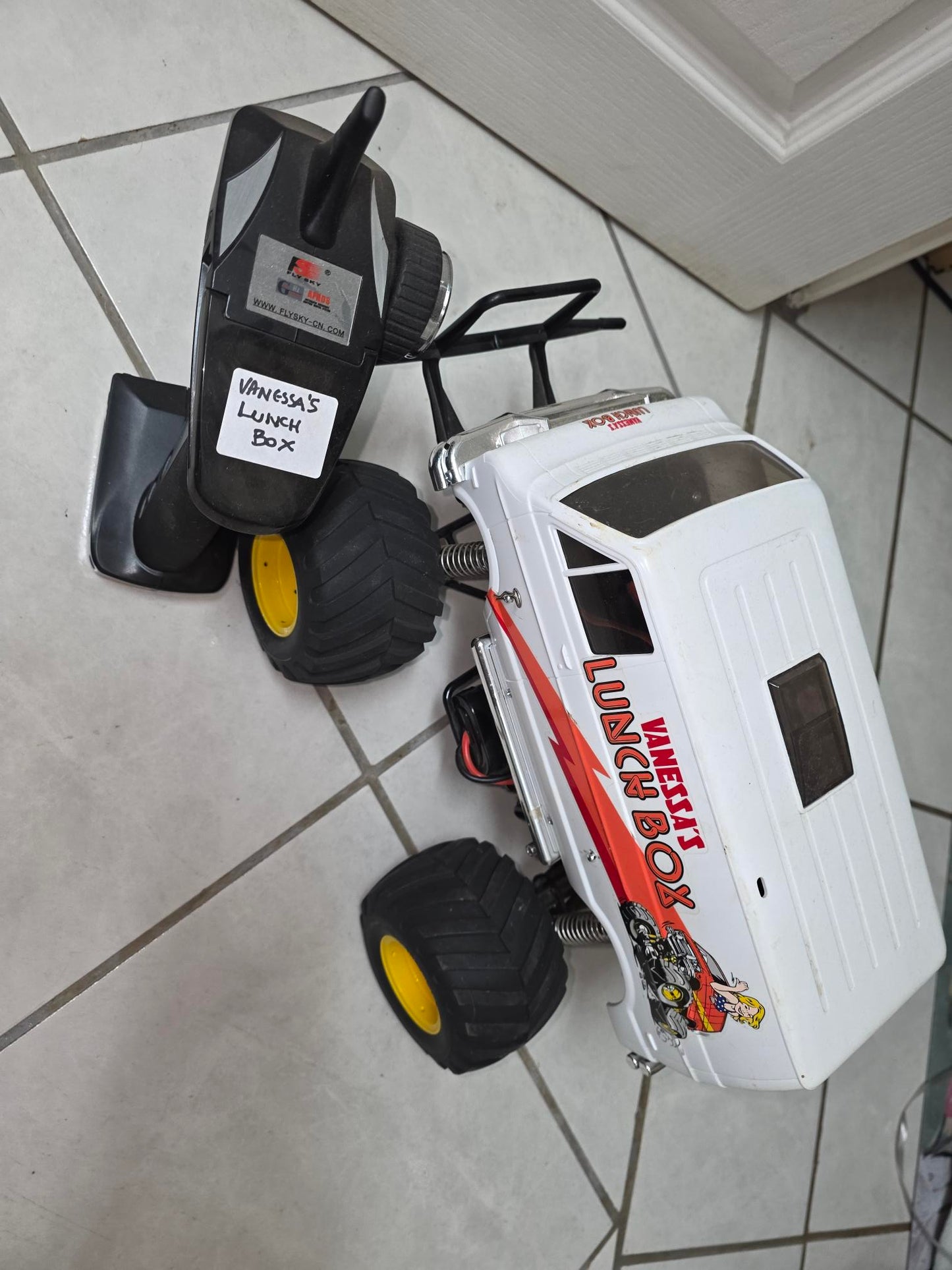[USED] Combi 4x4 Vanessa's Lunchbox Tamiya - with flysky controller